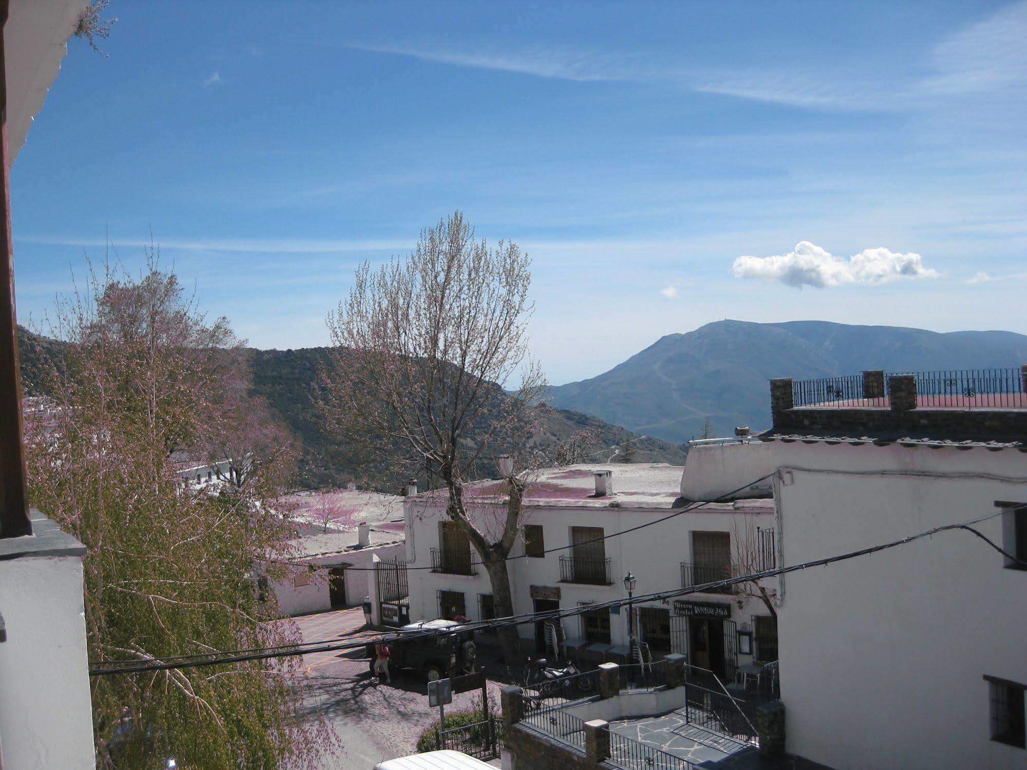 Hostal El Cascapenas De La Alpujarra Capileira Exterior foto